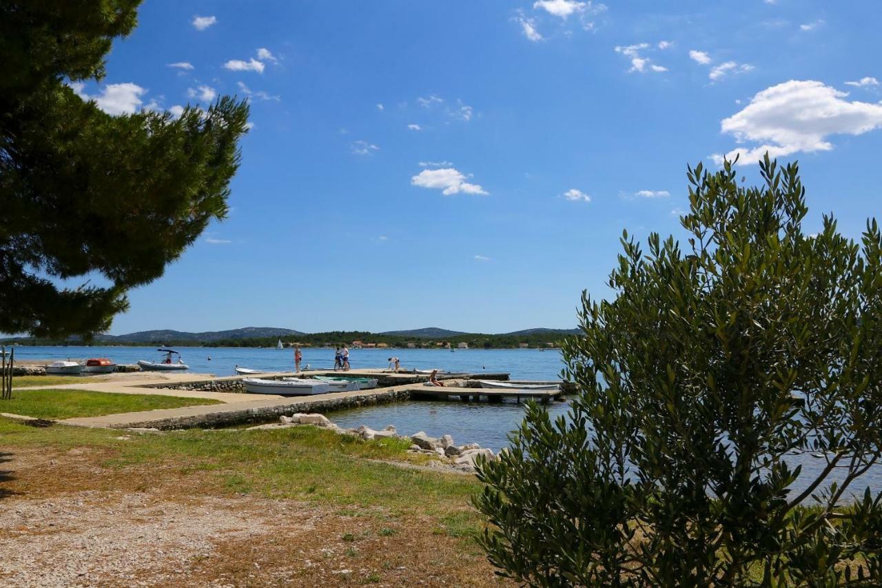 Apartments Fjaka Sveti Filip i Jakov Luaran gambar
