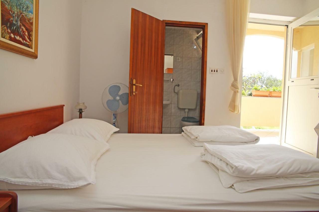 Apartments Fjaka Sveti Filip i Jakov Luaran gambar