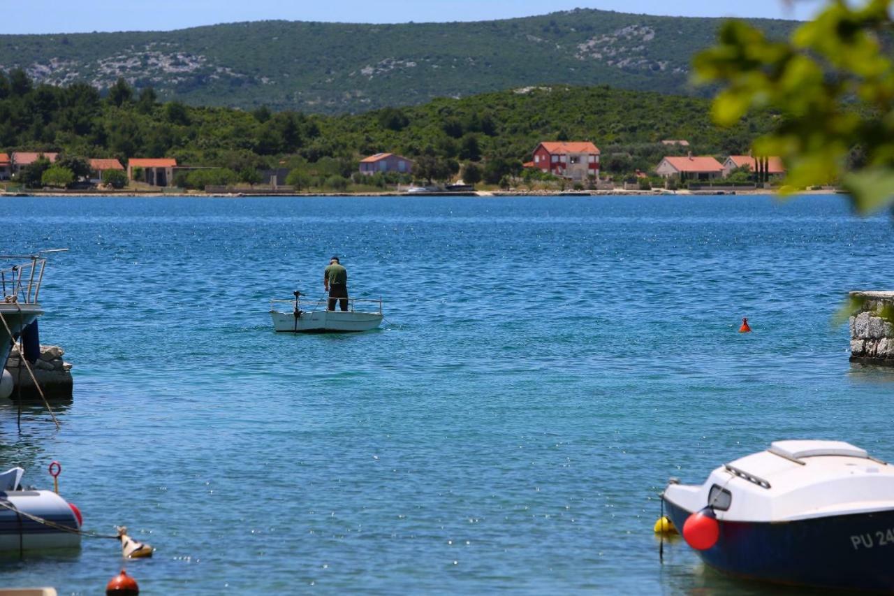 Apartments Fjaka Sveti Filip i Jakov Luaran gambar