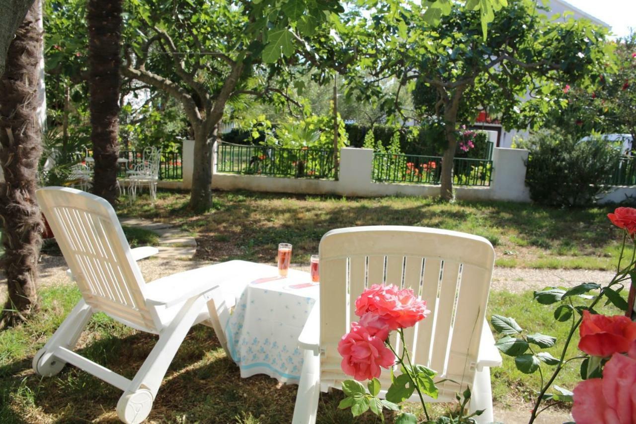 Apartments Fjaka Sveti Filip i Jakov Luaran gambar